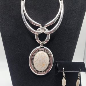 Eye catching jewelry set